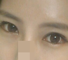 Đôi mắt trông tự nhiên!