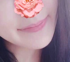 Nụ cười trông tự nhiên hơn rồi~